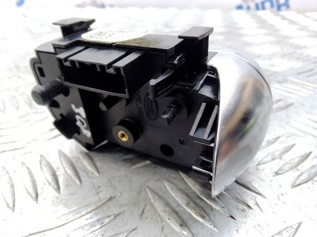 Блок кнопочных переключателей рулевого колеса LR067006 LAND ROVER