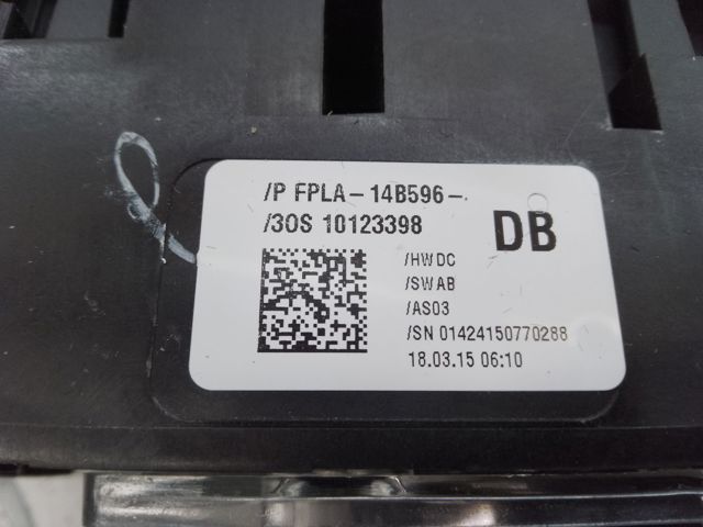 Блок кнопок центральной консоли LR067060 LAND ROVER