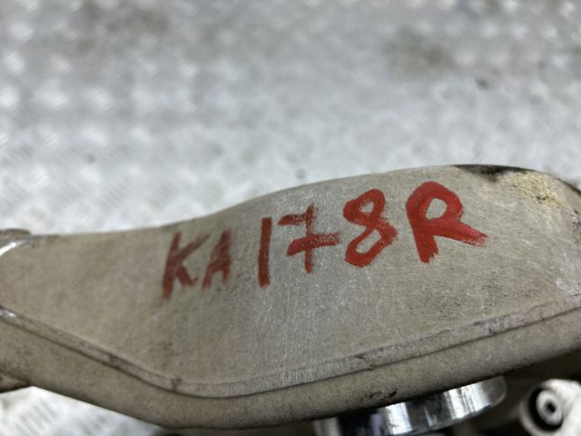 LR072652 LAND ROVER Рычаг задней подвески нижний правый купить в Львов