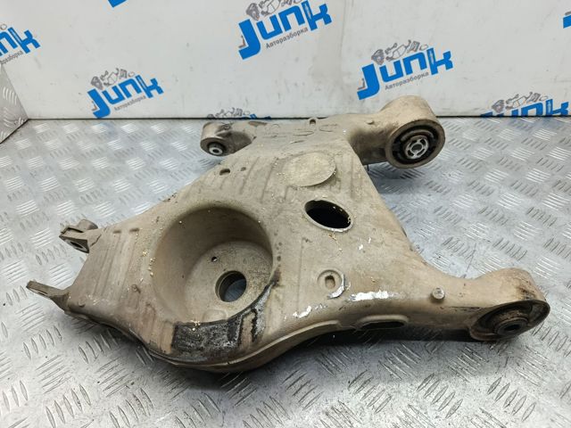 Рычаг задней подвески нижний, правый LR076678 LAND ROVER