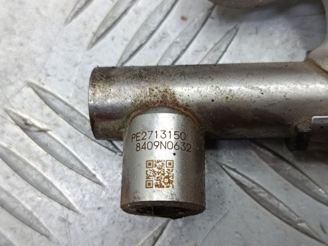 MAZDA PE271315Z Распределитель топлива (рампа) в наличии Хмельницкий