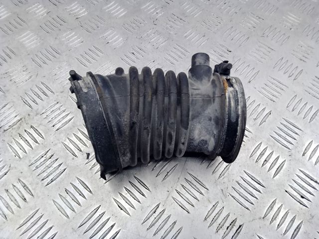 MAZDA PY0113221 Выпускной патрубок воздушного фильтра в наличии Хмельницкий