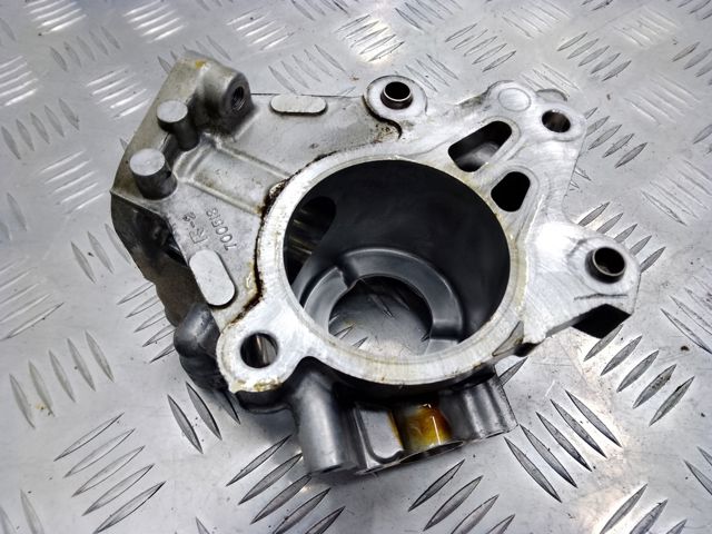 Кронштейн топливного насоса ТНВД PYFA10190B MAZDA