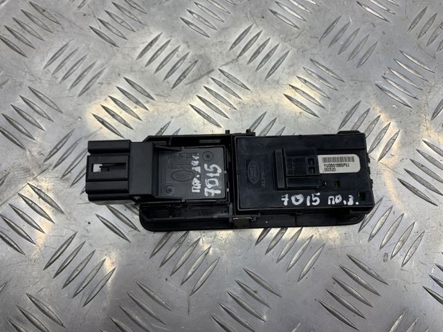 Кнопки заднего правого стеклоподъемника YUD501080PVJ LAND ROVER