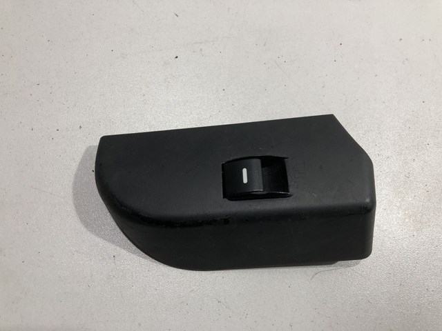 Кнопка подъемника заднего левого стекла YUF000102PVA LAND ROVER