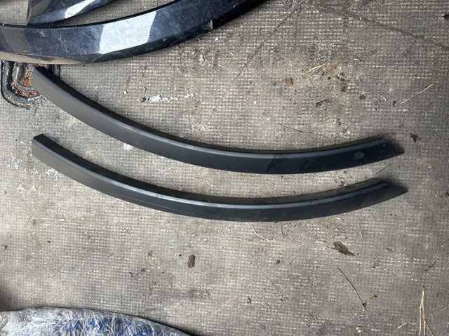 Молдинг передней арки колеса, правый 4L0853818B VAG