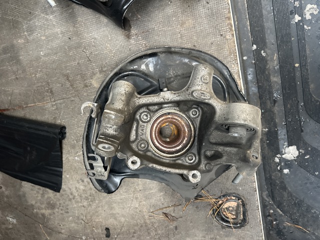 Кулак поворотный правый 4M0505432AE VAG