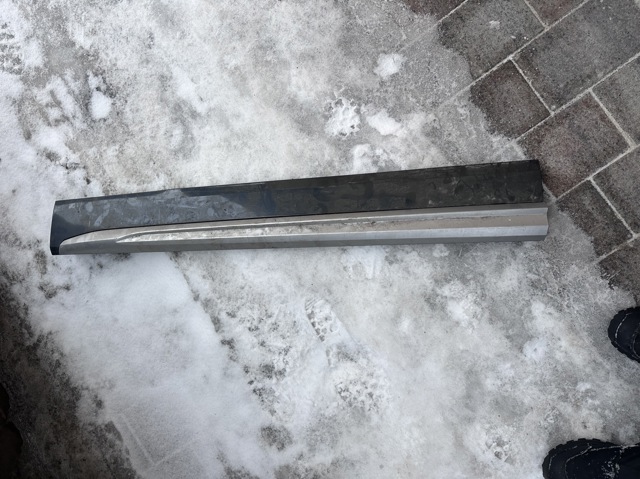 Молдинг двери передней левой нижний 80A853959GGRU VAG