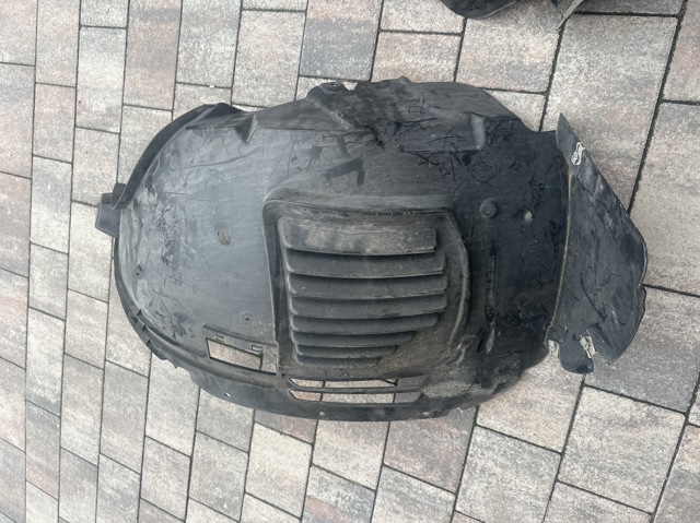Подкрылок крыла заднего правый передний A1676901608 MERCEDES