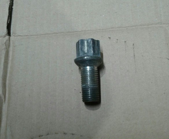 WHT001812 VAG колесный болт