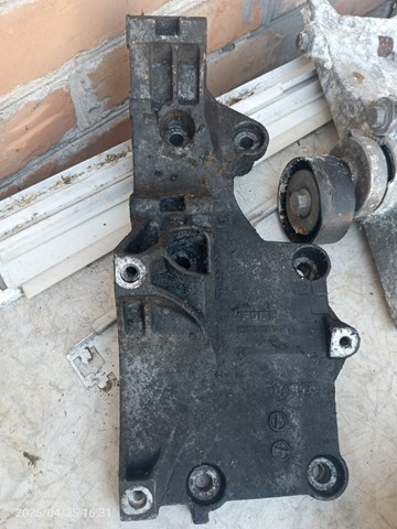 Кронштейн крепления генератора 03G903143A VAG