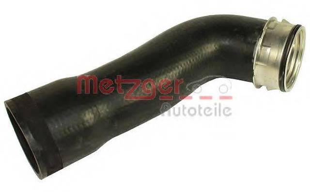 Патрубок интеркуллера 2400138 METZGER