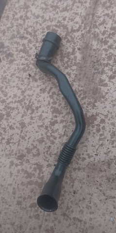 Трубка отвода картерных газов 06A103217G VAG