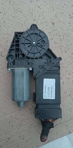 Привод электростеклоподъемника передний 1C0959801 VAG