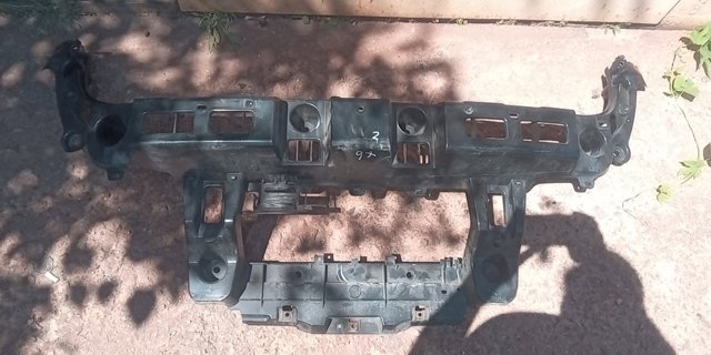 Кронштейн бампера заднего, центральный 51127176244 BMW