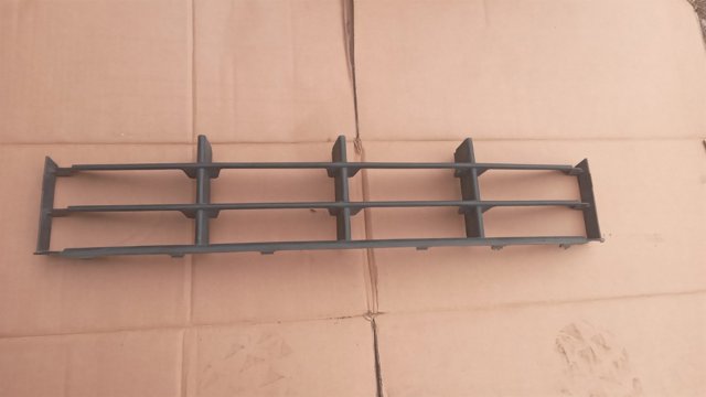 Решетка на бампер 5J0853677A VAG