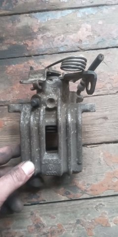 Суппорт тормозной левый задний Ауди А6 C5