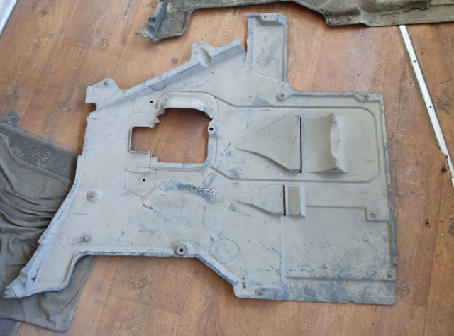 Кожух пола (крышки люков пола) 51718195646 BMW