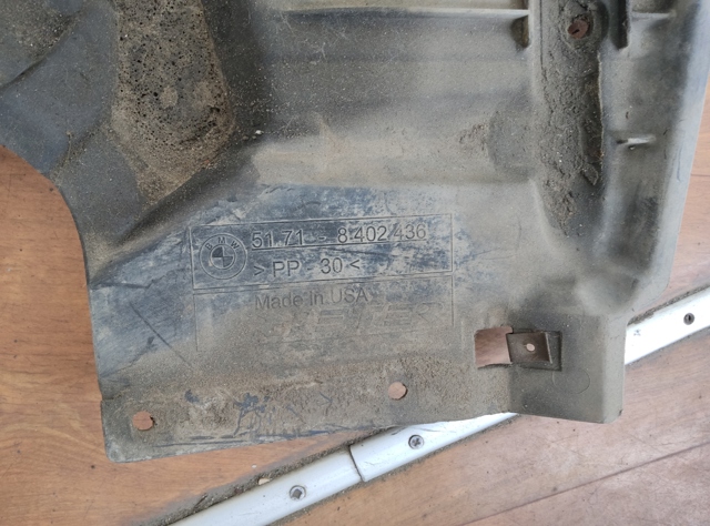 Передняя защита картера 51718402436 BMW