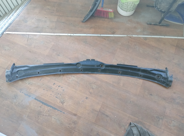Решетка стеклоочистителей 51718402642 BMW