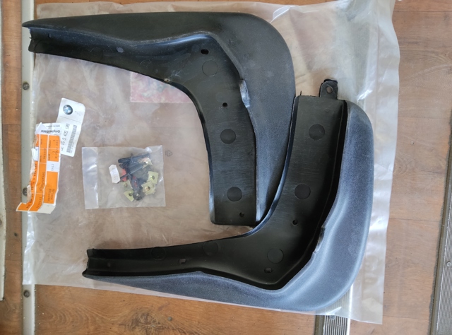 Комплект передних брызговиков 82169405189 BMW