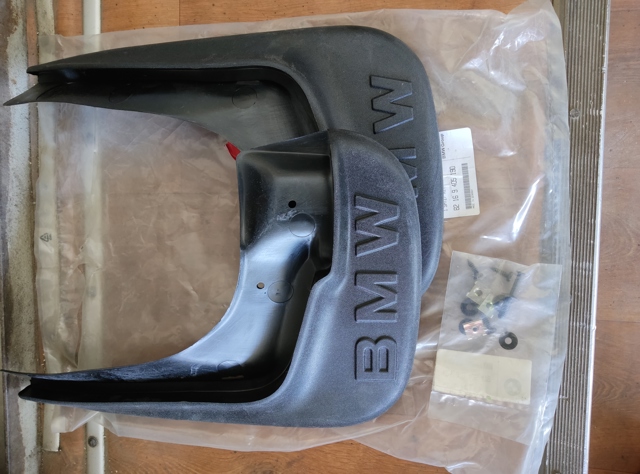 Комплект задних брызговиков 82169405190 BMW