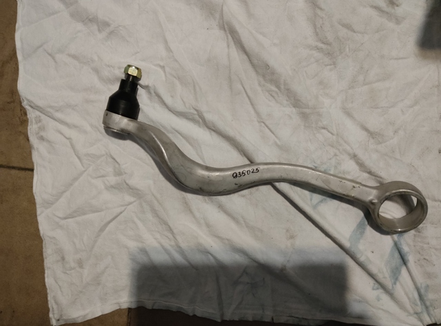 Рычаг передней подвески верхний, правый 935025 RUVILLE