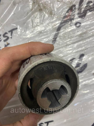 104435800A TESLA Сайлентблок переднего нижнего рычага купить в Львов