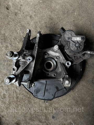 Кулак поворотный правый 31681852 VOLVO