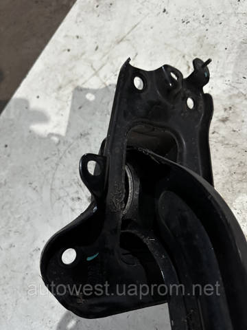VOLVO 32221323 Кронштейн крепления правого продольного рычага в наличии Одесса