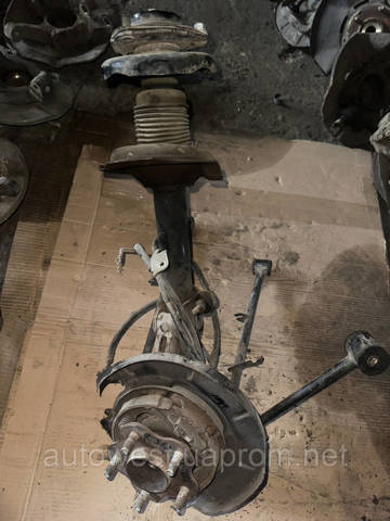 Цапфа поворотная правая 430188H300 NISSAN