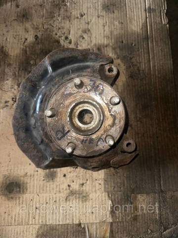 Кулак поворотный передний правый 4321139045 TOYOTA