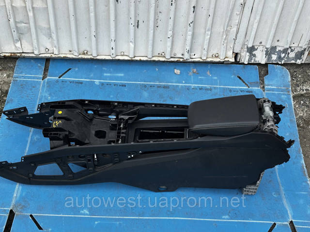 4KL863243 VAG Консоль панели управления центральная купить в Запорожье