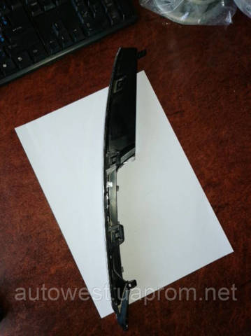 51117279698 BMW Молдинг решетки бампера переднего правый купить в Днепр