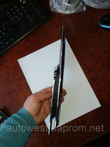 Молдинг решетки бампера переднего правый 51117279698 BMW