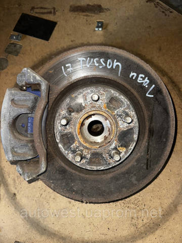 51715D7000 Цапфа (поворотный кулак) передний левый купить Ужгород