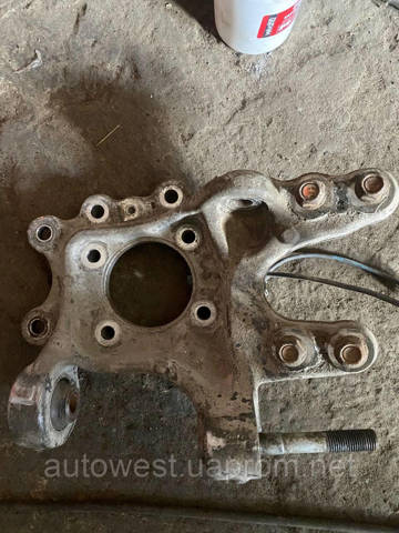Цапфа - поворотный кулак задний, левый 52215STXA02 HONDA