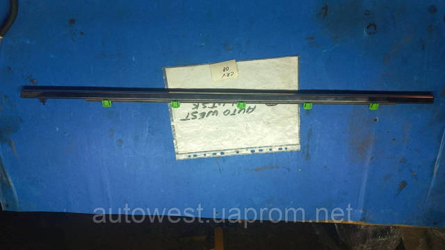 Молдинг опускного стекла двери передней, правой 72410SWAA01 HONDA