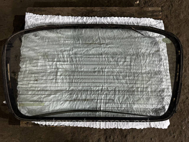 NISSAN 7971242U03 Стекло заднее в наличии Ужгород