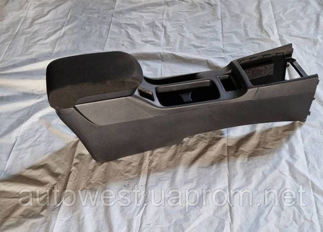 Крышка подлокотника 8011A401XC MITSUBISHI