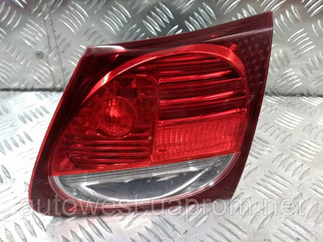 Фонарь задний правый, внутренний 8158130331 TOYOTA