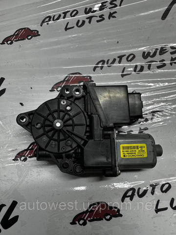 Мотор стеклоподъемника двери передней, правой 82460A2010 HYUNDAI