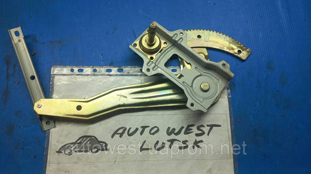 Стеклоподъемник задней правой двери 8272095F0A NISSAN