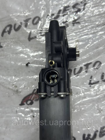 834603K001 HYUNDAI Мотор стеклоподъемника двери задней правой купить в Черновцы