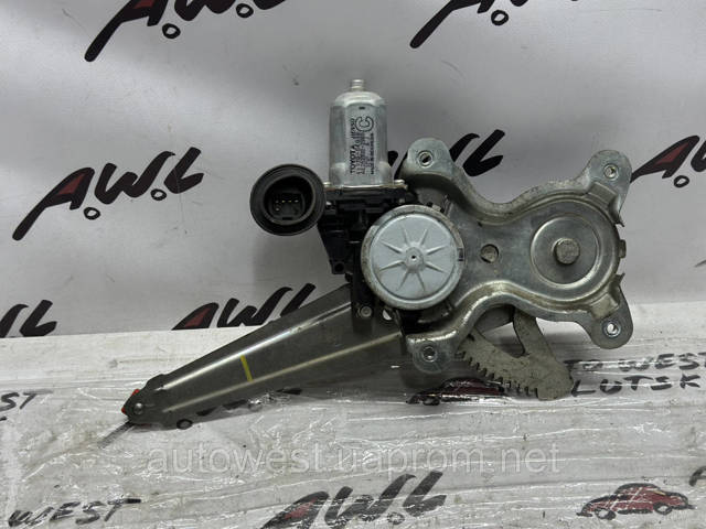 Мотор стеклоподъемника двери передней, правой 857100K010 TOYOTA