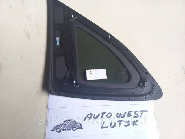 HYUNDAI 87820D3000 Стекло кузова (багажного отсека) правое в наличии Полтава