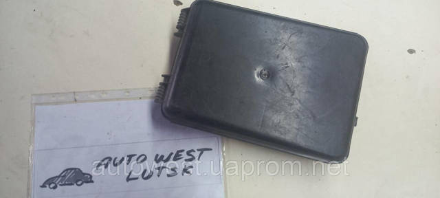 Корпус блока предохранителей 8D0927355A VAG