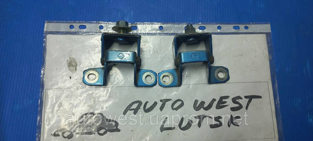 NISSAN 90400ED00A Петля задней двери в наличии Ирпень