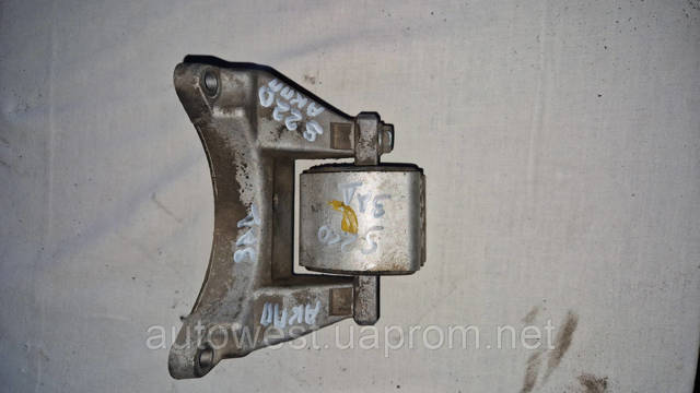 Крепление подушки коробки передач A1402421340 MERCEDES