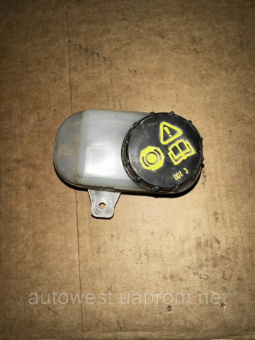 Бачок тормозной жидкости EH1443550A MAZDA